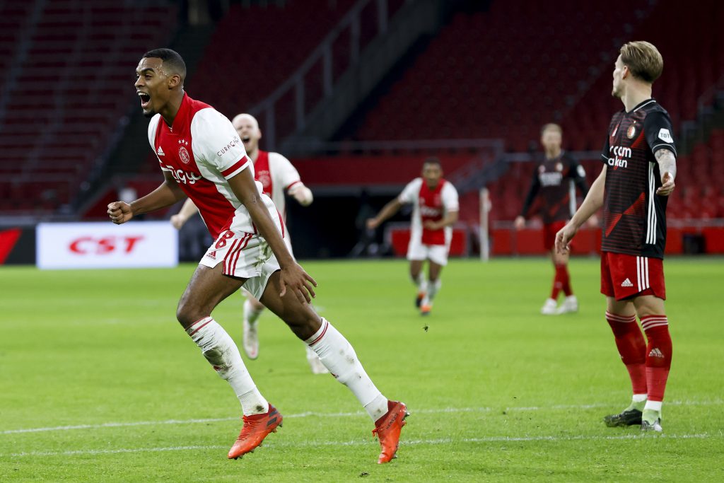 Ajax le ganó a Feyenoord