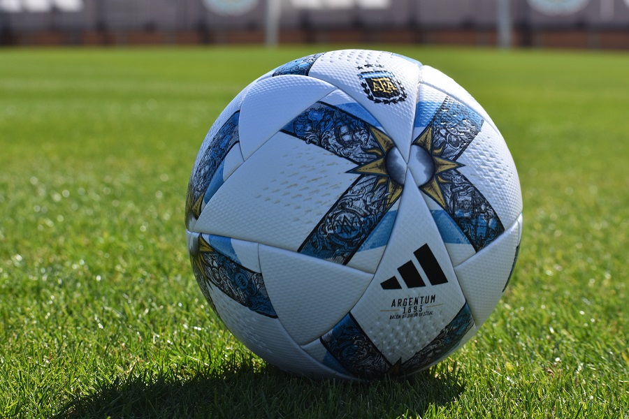La nueva pelota del fútbol argentino: el motivo de sus colores y todos los  detalles - TyC Sports